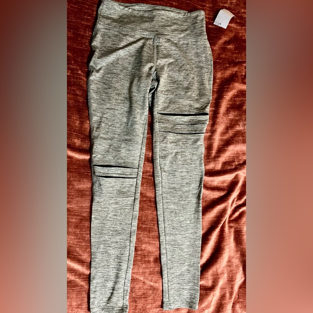 Cloud Chaser Fitness Leggings - NWT! - Heather gray, size Small